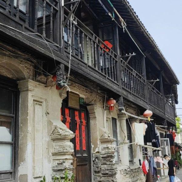 还记得武林外传莫小贝同学邱小冬吗？退圈当学霸律师，近照似精英